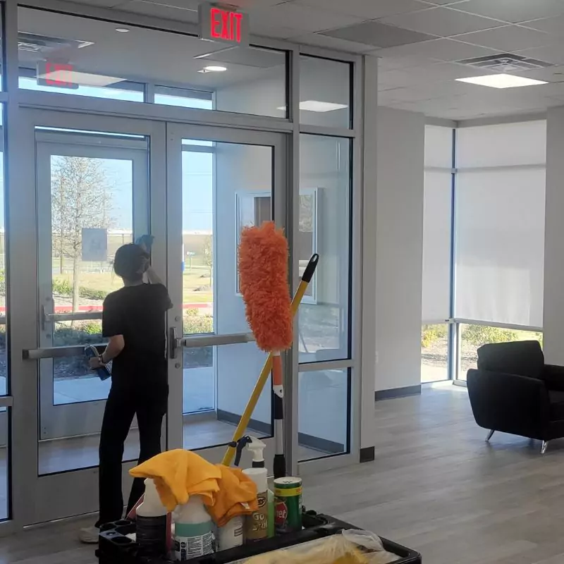 cleaning-entrance-doors-and-windows-in-dallas-office-facility cleaning-entrance-doors-and-windows-in-dallas-office-facility